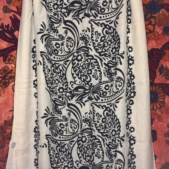 White and Black Floral Scarf/Pashmina - Picture 2 of 4